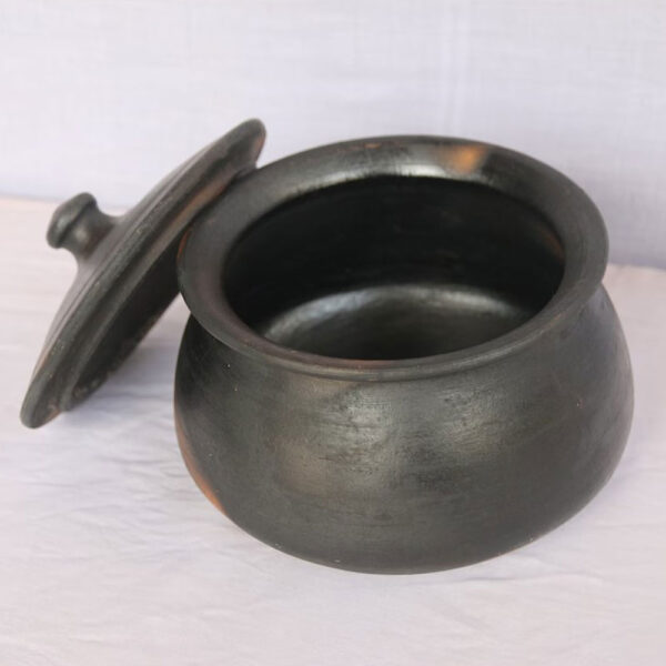 clay bean cooking pot