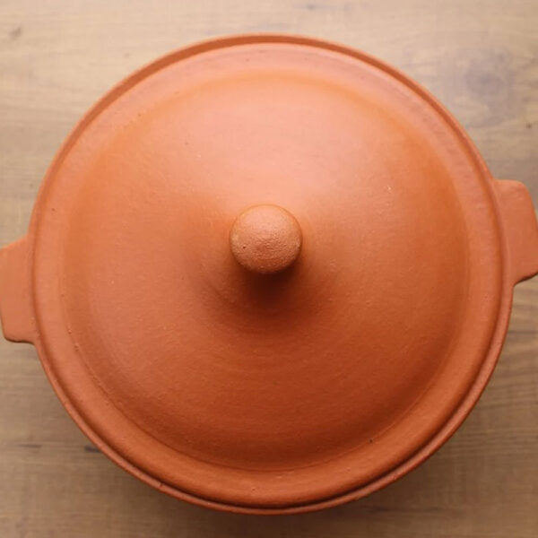 large clay pots for cooking