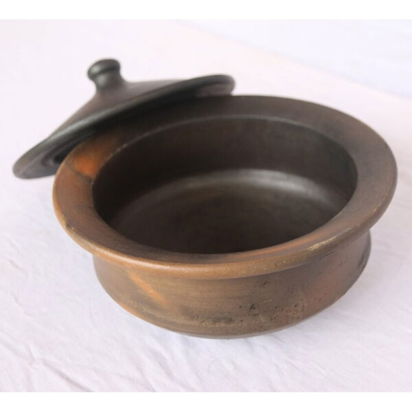 terracotta cooking pot